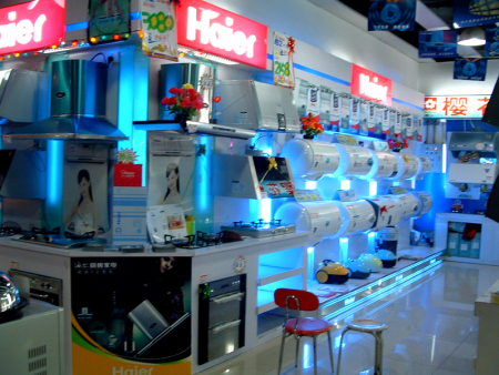 南陽八方二店(diàn)海爾電(diàn)熱展台